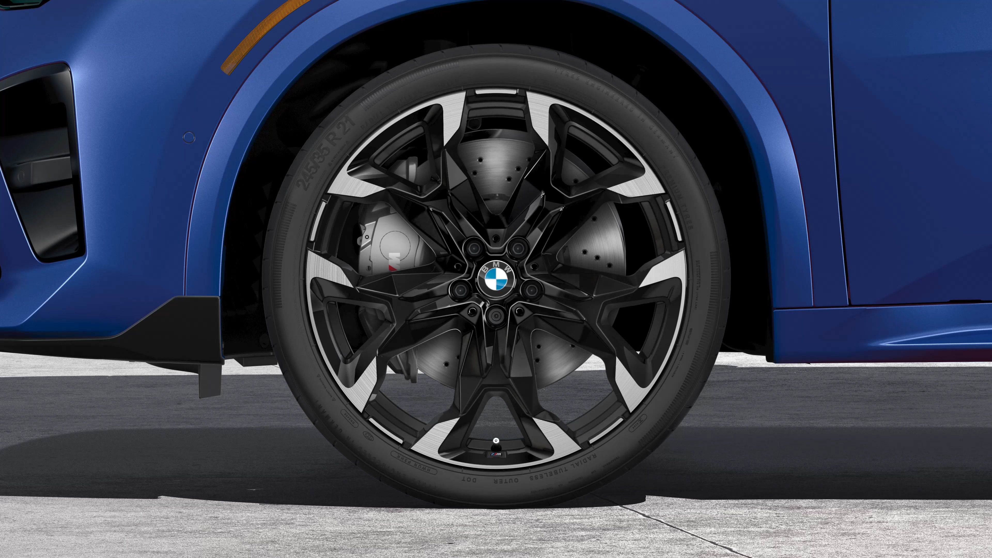 BMW X2 M35i available 21” light alloy wheels